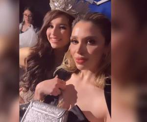 Emma Coronel, esposa de Joaquín “El Chapo” Guzmán, captó la atención con su presencia en la gala del certamen Miss Guatemala Usa 2024, celebraba el pasado 24 de noviembre en Los Ángeles, California. La exreina de belleza destacó con un atuendo impecable y un bolso exclusivo que se robó las miradas, ¿cuál es su precio?