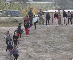 Después de los siete años, el apoyo se suspende, a menos que el inmigrante haya solicitado la ciudadanía estadounidense y esté en proceso de naturalización.