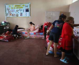 En el albergue del Instituto Monterrey de la colonia Alemán permanecen 80 personas, la mitad de ellos son menores de edad.