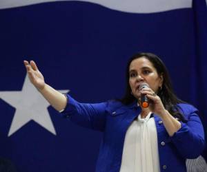 Ana García de Hernández, líder de la corriente nacionalista Avanza, advirtió que Libre intenta socavar la democracia en Honduras.