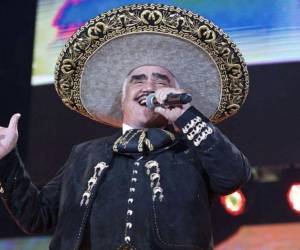 Doña Cuquita, la viuda de Vicente Fernández, eligió el altar de muertos para su difunto esposo.