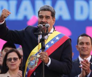 Nicolás Maduro juró este viernes para un tercer mandato presidencial de seis años en una ceremonia que estuvo marcada por el apoyo de sus seguidores, el repudio mundial y una fuerte militarización en el país.