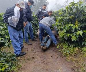 Un hombre que mató a su vecino y, posteriormente, violó y asesinó a una mujer fue capturado esta semana por agentes de la Dirección Policial de Investigaciones (DPI) en la aldea Tierra Blanca Colorada, La Paz.