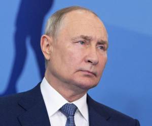 El presidente de Rusia, Vladímir Putin, lamentó que en el incidente fallecieran 38 personas y deseó una pronta recuperación de los heridos.