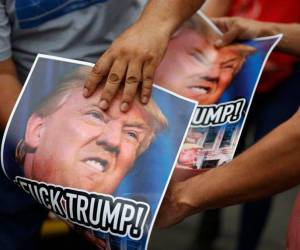 Sindicatos de trabajadores de Panamá quemaron una bandera de Estados Unidos junto con carteles de Donald Trump tras las amenazas del presidente electo sobre exigir la devolución del Canal de Panamá.