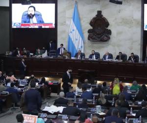 Luis Redondo está confirmando su mala capacidad negociadora en el Congreso Nacional. Ya tienen 21 días sin sesionar solo por no tener 65 votos para adhesión a la CAF.