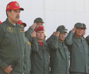 El presidente de Venezuela, Nicolás Maduro, condecorará a los 21 cargos chavistas sancionados por Estados Unidos, a quienes Washington acusa de “represión” y de intentar “robar” las presidenciales de julio.