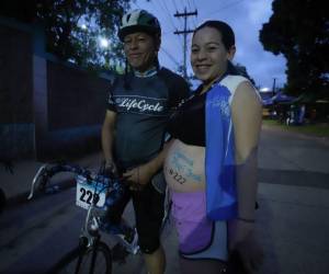 La pasión por el ciclismo y el amor familiar se entrelazan en la historia de Ester Rodríguez, una joven hondureña que ha dedicado 12 años de su vida a apoyar a su padre, José Rodríguez, en su trayectoria como ciclista.