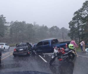 El accidente vial se produjo en horas de la tarde de este viernes. Se presume que la causa del mismo se debe al pavimiento mojado producto de las fuertes lluvias que han azotado el territorio nacional y exceso de velocidad.