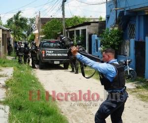 Los uniformados allanaron varias viviendas en el norte del país.