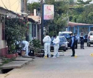 Durante la madrugada del domingo 11 de junio de 2023 cuatro hombres y una mujer fueron asesinados mientras departían afuera de un negocio en la colonia Santa Martha de San Pedro Sula, en la zona norte de Honduras. ¿Cómo avanzan las investigaciones para capturar a los culpables? Aquí, lo que se sabe hasta ahora...