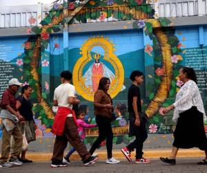 A pocos días del 278 aniversario del hallazgo de la Virgen de Suyapa, la Basílica y la Ermita se llenan de feligreses en un ambiente festivo, destacando la devoción y las celebraciones tradicionales en los alrededores.