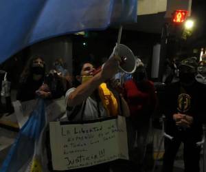 Manifestantes rechazaron el intento de atentado contra Cristina Fernández.