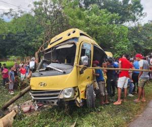 Vecinos de la zona ayudaron a sacar a los heridos y trasladarlos al Hospital del Sur.