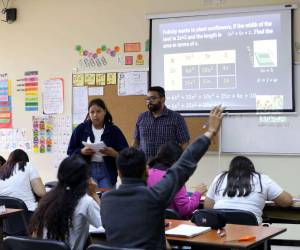 Los 27 estudiantes de la Escuela Normal Bilingüe Pedro Nufio reciben clases de Matemáticas en inglés. A nivel nacional hay más de 100 estudiantes en las cinco escuelas normales.