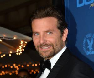 Bradley Charles Cooper nació el 5 de enero de 1975 en Filadelfia, Pensilvania (Estados Unidos), es de origen irlandés por parte de padre e italiano por parte de madre. Tras licenciarse en Bellas Artes en la Universidad de Georgetown en 2000, estudió interpretación en el Actor Studio Drama School de Nueva York.