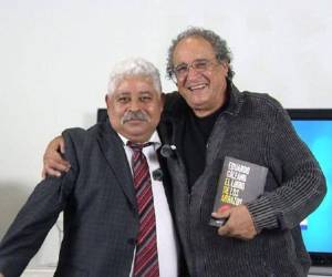 Como si nada pasó, Marvin Ponce y Nelson Ávila se abrazan como grandes amigos.