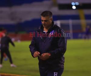 En una noche marcada por la lluvia y la cancha en mal estado, Honduras dejó atrás los maleficios y se terminó imponiendo 2-1 frente a la mundialista Canadá.