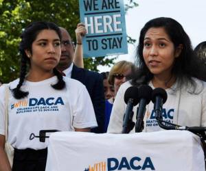 La “soñadora” Indira Islas durante una conferencia de prensa por el décimo aniversario de la promulgación del programa Acción Diferida para los Llegados en la Infancia (DACA), celebrada en Washington.