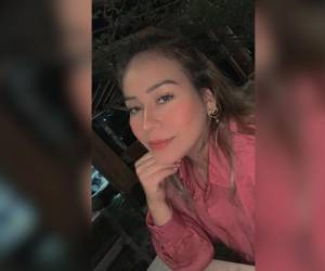 Las publicaciones de Francia Abigaíl Flores, estudiante de medicina de 23 años, han llamado la atención tras su reciente captura junto a su padre, José Francis Flores Aguirre, acusados de liderar una red criminal dedicada al narcotráfico, sicariato y secuestros.