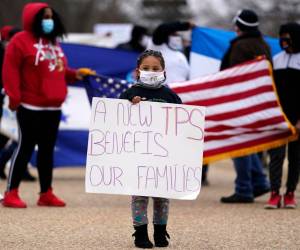 A medida que el mandato del presidente Joe Biden va llegando a su fin, la ansiedad y la esperanza se entrelazan entre los inmigrantes guatemaltecos, hondureños, nicaragüenses y haitianos que residen en Estados Unidos.