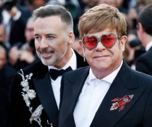 El legendario músico británico Elton John, de 77 años, compartió detalles sobre su delicado estado de salud al revelar que perdió la visión en su ojo derecho debido a una grave infección ocular que sufrió en julio mientras estaba en el sur de Francia