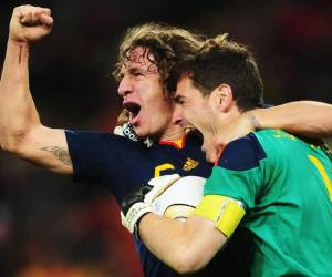 Iker Casillas y Carles Puyol han generado mucha controversia en las redes sociales en las últimas horas.