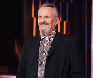 Miguel Bosé, uno de los íconos indiscutibles de la música en español, ha confirmado su regreso a los escenarios con una gira que lo llevará a Estados Unidos en 2025.