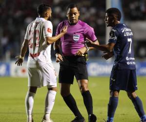 Selvin Brown no tuvo un mejor trabajo en la final de ida entre el Motagua y Olimpia, medios y periodistas no lo perdonan.