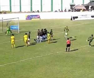 En este torneo es el segundo portero que anota y curiosamente en el mismo estadio se produjeron los dos goles.