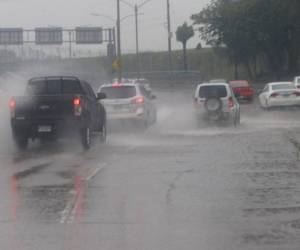 Copeco alertó sobre la próxima llegada de la onda tropical número 24 al país, que podría generar fuertes lluvias y tormentas eléctricas en el país.