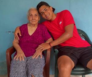 Recuerdo de Palma junto a su abuela.