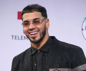 El reguetonero Anuel AA insta a sus seguidores latinos a votar por Donald Trump en las próximas elecciones, generando controversia en Puerto Rico.