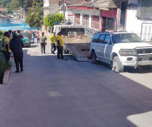 Los vehículos que fueron decomisados a los dueños se les avisó desde un día antes para que procedieran a moverlos, pero no acataron el requerimiento por lo que se llevó la chatarra.