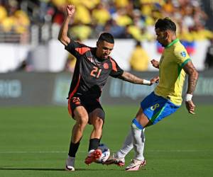 Con un golazo de Raphinha, Brasil le gana 1-0 a Colombia y se está quedando con el liderato del grupo D.