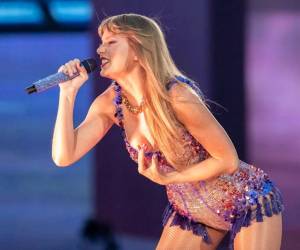 Taylor Swift anunció que lanzará un libro de fotografías de su gira The Eras Tour y una edición especial en vinilo y CD de su último álbum, The Tortured Poets Deparment: The Anthology. Aquí, los detalles.