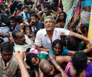 Hasta ahora se registra la muerte de unas 27 personas durante festividad religiosa en India.