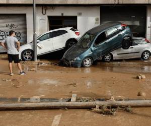 Calles convertidas en ríos, damnificados, muertes y daños materiales son parte de los desastres provocados por DANA en Valencia España.