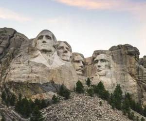 George Washington, Thomas Jefferson, Theodore Roosevelt y Abraham Lincoln son parte del monumento a los presidentes.