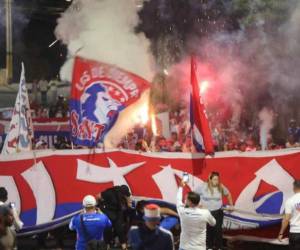 El clásico moderno entre Olimpia y Real España generó momentos y sentimientos encontados al recordar la muerte de Demetri Gordon, la fiesta de afición merengue.