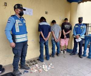 Uno de los involucrados es de oficio jornalero, 29 años; el otro de oficio vendedor ambulante y el tercer implicado es un ayudante de albañil de 27 años.