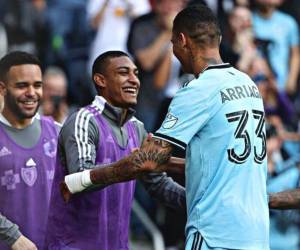 Kervin Arriaga y Joseph Rosales festejan un gol con el Minnesota United de la Major League Soccer.