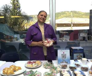 Luz Estela Valladares, recibió por parte del programa “Terra te Impulsa Business”, la suma de L25,000 como apoyo para su negocio.