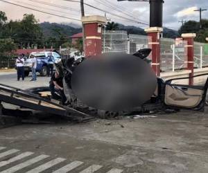 Las víctimas fueron rescatadas de entre el amasijo de hierros pero desafortunadamente sus lesiones eran letales.