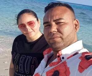 Odin Valdes y Gisela López se habían separado hace unos meses, la pareja tenía tres hijos en común. Hoy, López fue asesinada a balazos en la comunidad de La Curva, Sonaguera, Colón, en Honduras, mientras iba a bordo de una motocicleta. Horas más tarde, se descubrió que su exesposo había tomado la fatal decisión de quitarse la vida en casa de su madre. Esto es lo que se sabe del homicidio-suicidio de la pareja que ha enlutado a la comunidad...