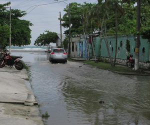 Así quedaron las calles en el barrio La Barra en La Ceiba. Los pobladores quedaron sorprendidos por el fuerte oleaje que se registró el pasado 11 de octubre a las 3:00 de la mañana.