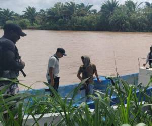 Las autoridades buscan los cuerpos de José Octavio Sosa Méndez y sus 11 guardaespaldas en el río Ulúa. Allí fueron encontrados tres de los cinco vehículos en los que se conducían