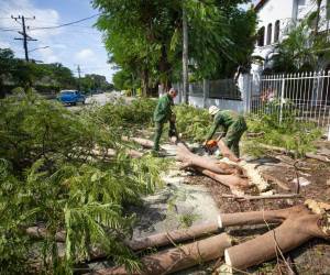 Rafael causó estragos en Cuba, donde hubo decenas de derrumbes por los fuertes vientos.