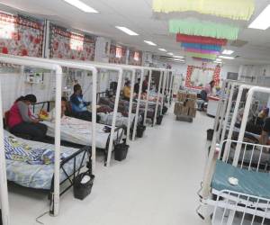 Tres centros asistenciales ya registran un colapso debido a la alta incidencia de casos sospechosos de dengue.