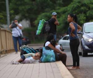 En las calles de Comayagüela ya no es extraño observar extranjeros que solicitan ayuda mientras hacen una pausa en su ruta.